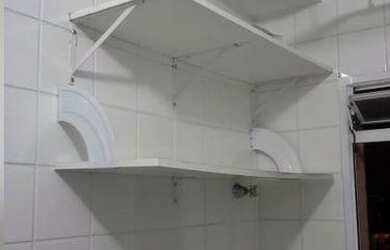 Imagem: O apartamento possui 2 Dormitórios, 1 Banheiro, 1 Vaga na garagem