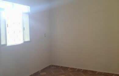 Imagem: A casa possui 2 Dormitórios, 1 Banheiro, 2 Vagas na garagem