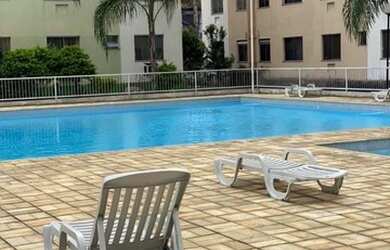 Imagem: O apartamento possui 2 Dormitórios, 1 Banheiro, 1 Vaga na garagem