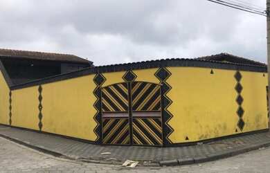 Imagem: A casa possui 2 Dormitórios, 2 Banheiros, 5 Vagas na garagem