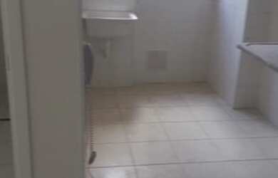 Imagem: O apartamento possui 2 Dormitórios, 1 Banheiro e 1 Vaga na