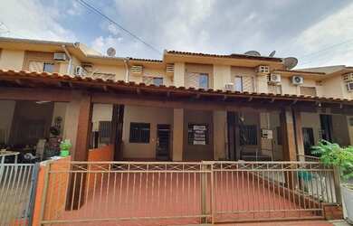 Imagem: A casa em condomínio possui 3 Dormitórios, 2 Banheiros, 2