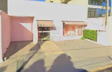 Imagem: O depósito possui 3 Vagas na garagem e 140m² de Área e está