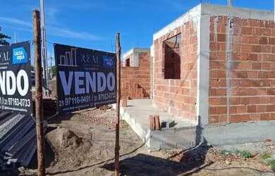 Imagem: A casa possui 2 Dormitórios, 1 Banheiro, 1 Vaga na garagem