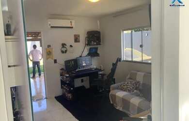 Imagem: A casa possui 3 Dormitórios, 2 Banheiros, 4 Vagas na garagem