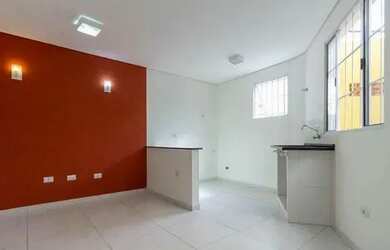 Imagem: A casa possui 2 Dormitórios, 1 Banheiro, 2 Vagas na garagem