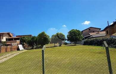 Imagem: A casa possui 3 Dormitórios, 3 Banheiros, 5 Vagas na garagem