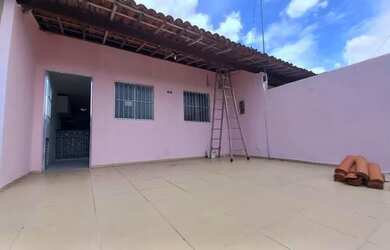 Imagem: A casa possui 2 Dormitórios, 1 Banheiro, 1 Vaga na garagem