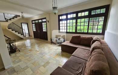 Imagem: A casa possui 5 Dormitórios, 5 Banheiros, 2 Vagas na garagem