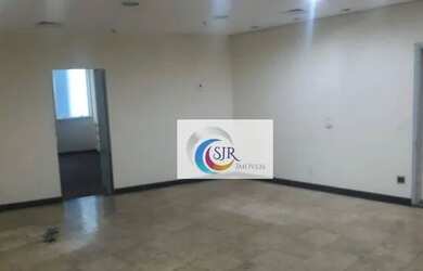 Imagem: O depósito possui 4 Vagas na garagem e 240m² de Área e está