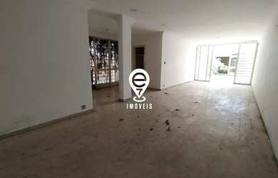 Imagem: A casa possui 5 Dormitórios, 3 Banheiros, 3 Vagas na garagem