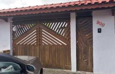 Imagem: A casa possui 2 Dormitórios, 1 Banheiro, 2 Vagas na garagem