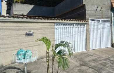 Imagem: A casa possui 2 Dormitórios, 1 Banheiro, 2 Vagas na garagem