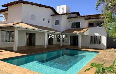 Imagem: A casa possui 5 Dormitórios, 5 Banheiros, 5 Vagas na garagem