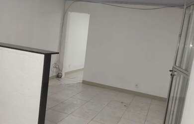 Imagem: A casa possui 1 Dormitório, 1 Banheiro e está localizado