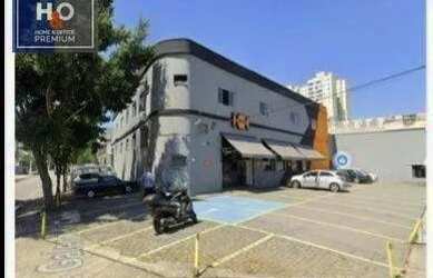 Imagem: O depósito possui 5 Vagas na garagem, 948m² de Área e está