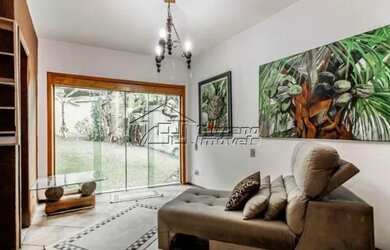 Imagem: A casa possui 4 Dormitórios, 5 Banheiros, 5 Vagas na garagem