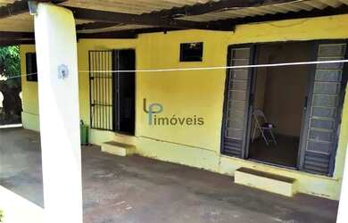 Imagem: A casa possui 2 Dormitórios, 1 Banheiro, 4 Vagas na garagem