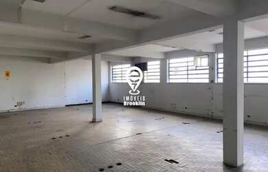 Imagem: O depósito possui 5 Vagas na garagem e 1510m² de Área e está