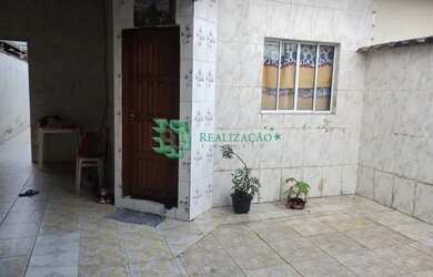 Imagem: A casa possui 3 Dormitórios, 1 Banheiro, 3 Vagas na garagem