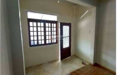 Imagem: A casa possui 2 Dormitórios, 1 Banheiro, 1 Vaga na garagem