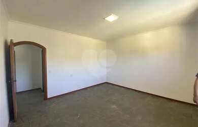 Imagem: A casa possui 4 Dormitórios, 4 Banheiros, 3 Vagas na garagem