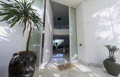 Imagem 2: CASA DE ALTO PADRÃO (porteira fechada