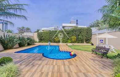 Imagem: A casa possui 2 Dormitórios, 4 Banheiros, 4 Vagas na garagem