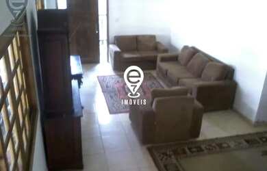 Imagem: A casa possui 4 Dormitórios, 5 Banheiros, 4 Vagas na garagem