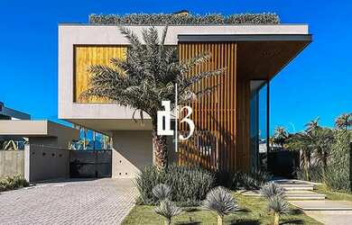 Imagem: A casa em condomínio possui 5 Dormitórios, 5 Banheiros, 3