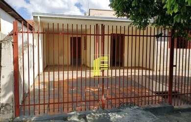 Imagem: A casa possui 2 Dormitórios, 1 Banheiro, 2 Vagas na garagem