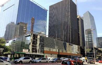 Imagem: O depósito possui 5 Vagas na garagem, 2.303m² de Área e