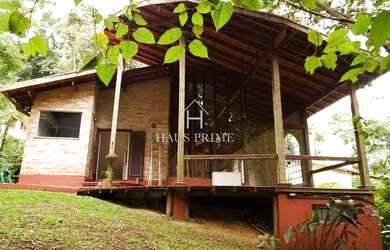 Imagem: A casa possui 2 Dormitórios, 1 Banheiro, 5 Vagas na garagem