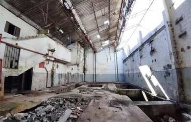 Imagem: O depósito possui 5 Vagas na garagem, 1.411m² de Área e