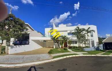 Imagem: A casa em condomínio possui 3 Dormitórios, 5 Banheiros, 4