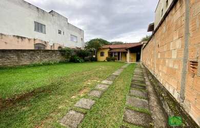 Imagem: A casa possui 2 Dormitórios, 1 Banheiro, 5 Vagas na garagem