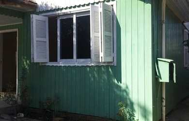 Imagem: A casa possui 4 Dormitórios, 2 Banheiros, 2 Vagas na garagem