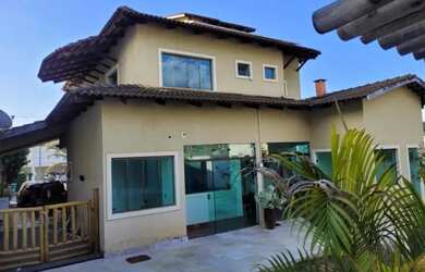 Imagem: A casa possui 3 Dormitórios, 2 Banheiros, 3 Vagas na garagem