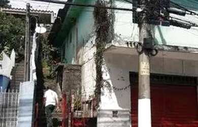 Imagem: A casa possui 2 Dormitórios, 1 Banheiro, 2 Vagas na garagem