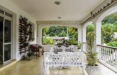 Imagem: A casa possui 5 Dormitórios, 5 Banheiros, 5 Vagas na garagem