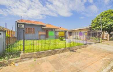 Imagem: A casa possui 2 Dormitórios, 1 Banheiro, 2 Vagas na garagem