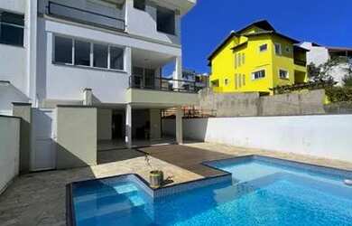 Imagem: A casa em condomínio possui 3 Dormitórios, 5 Banheiros, 4