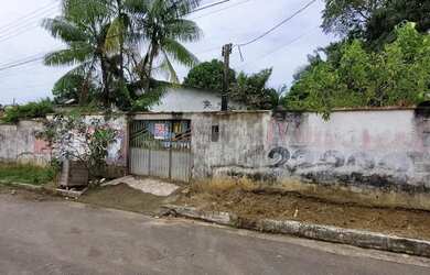 Imagem: A casa possui 4 Dormitórios, 2 Banheiros, 2 Vagas na garagem