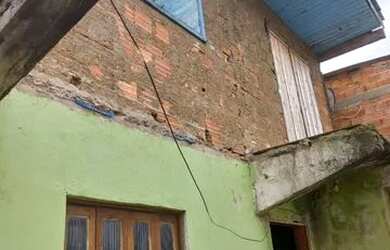 Imagem: A casa possui 3 Dormitórios, 2 Banheiros, 1 Vaga na garagem