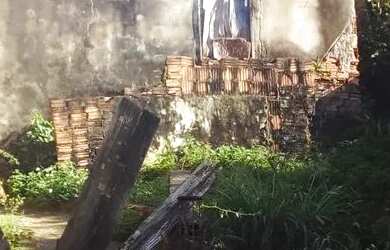 Imagem: A casa possui 2 Dormitórios, 1 Banheiro e está localizado