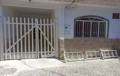 Imagem: A casa possui 2 Dormitórios, 1 Banheiro, 1 Vaga na garagem