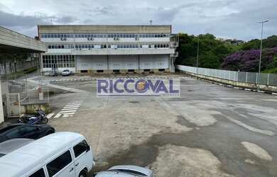 Imagem: O depósito e possui Dormitórios, Suítes, Banheiros, 2800-0m²