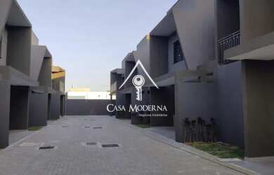 Imagem: A casa possui 2 Dormitórios, 2 Banheiros, 2 Vagas na garagem