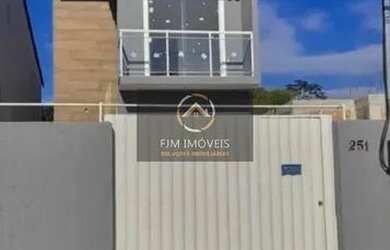 Imagem: A casa possui 3 Dormitórios, 3 Banheiros, 2 Vagas na garagem