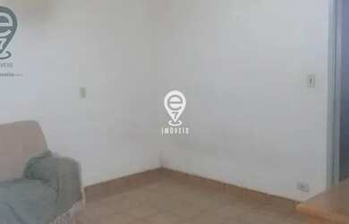 Imagem: A casa possui 2 Dormitórios, 2 Banheiros, 1 Vaga na garagem